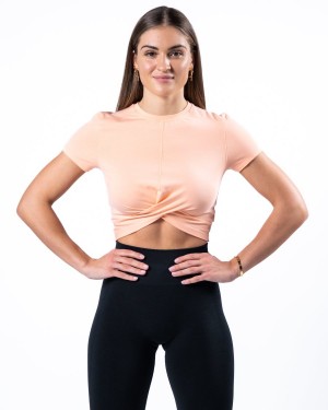 Cheeky Coral Alphalete Evo Twist Crop Women's Shirts | 0763285-BV