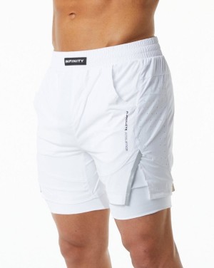 White Alphalete Infinity Speed Short 5.5" Men's Shorts | 3296701-LX