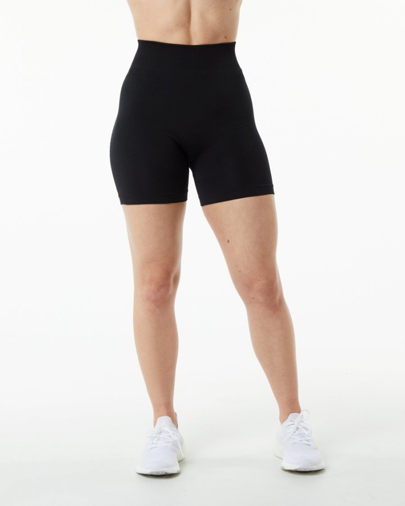 Black Alphalete Ozone Short 5.5" Women's Shorts | 6120849-YE