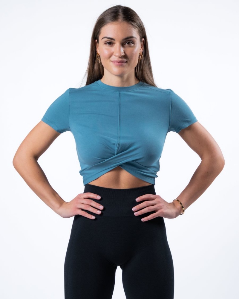 Blue Lagoon Alphalete Evo Twist Crop Women\'s Shirts | 0915782-KN