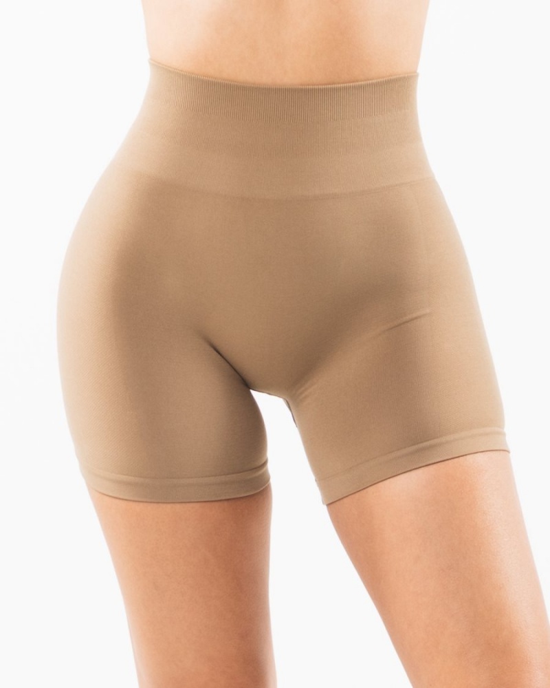 Chai Alphalete Amplify Short 4.5" Women's Shorts | 3275164-MW