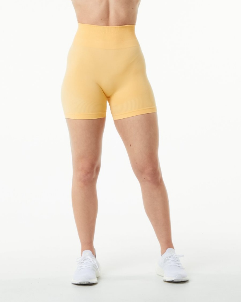 Daffodil Alphalete Ozone Short 5.5" Women's Shorts | 4386057-OA