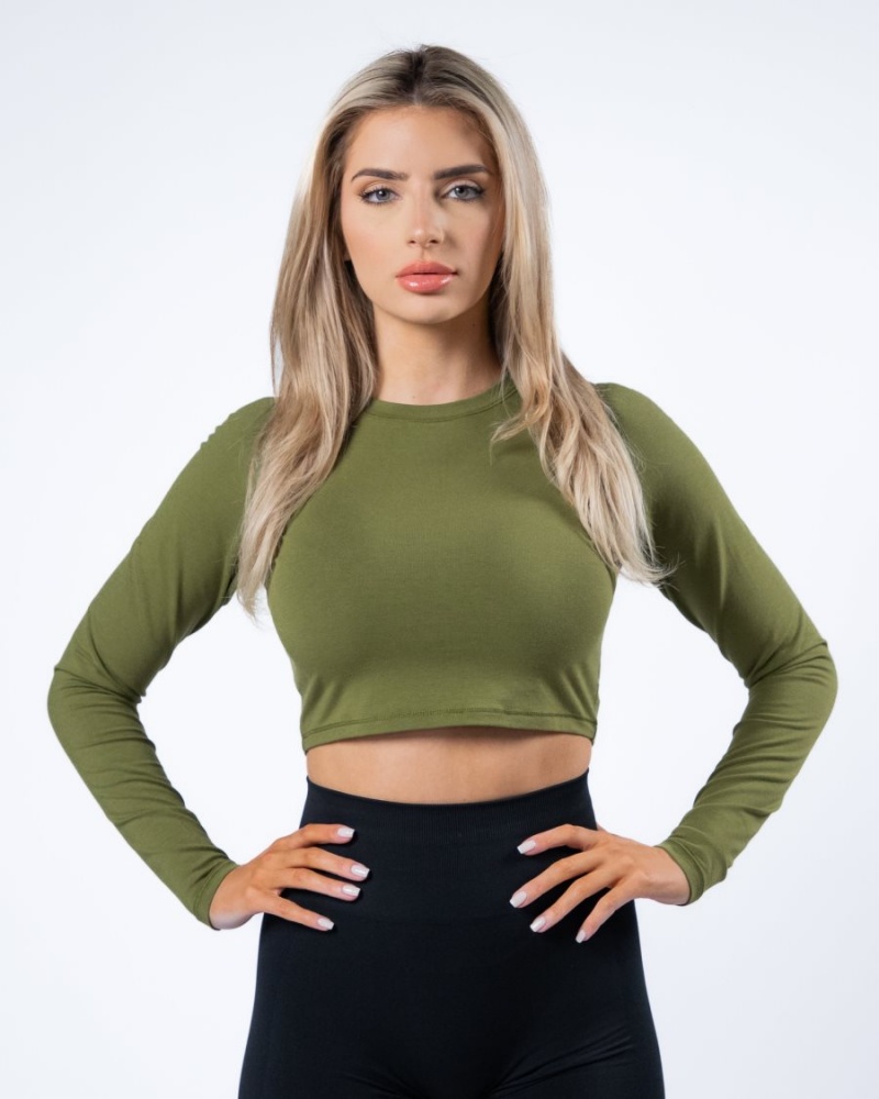 Moss Green Alphalete Evo Long Sleeve Crop Women\'s Long Sleeve | 2589306-LD