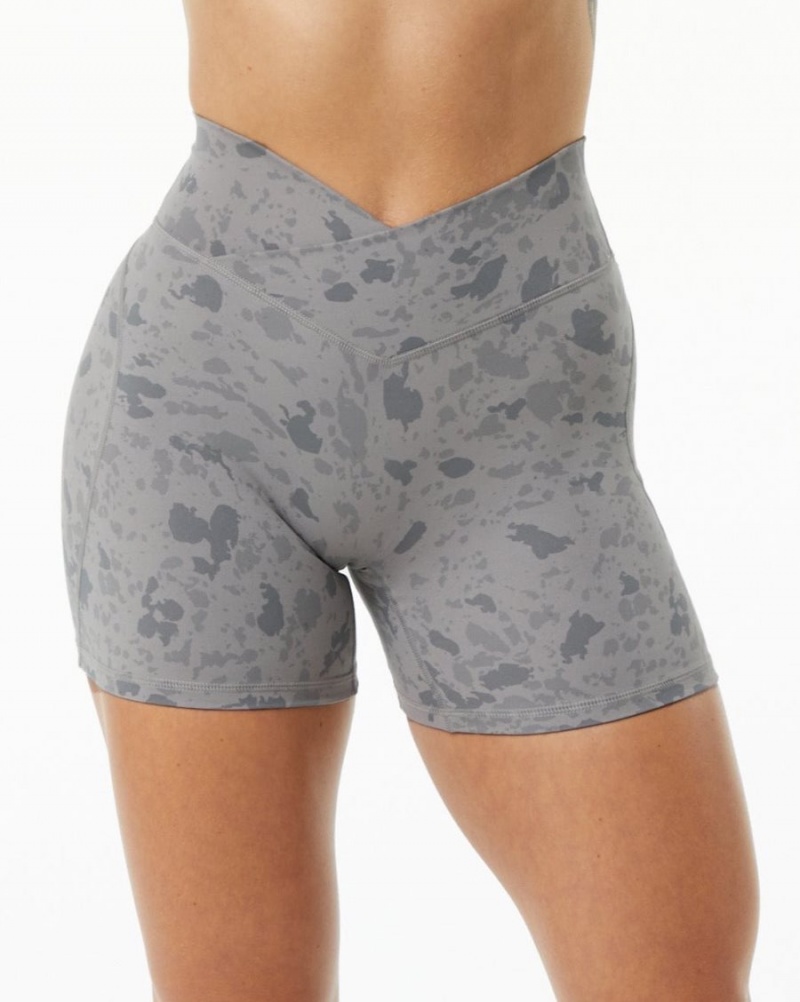 Pebble Print Stone Grey Alphalete Surface Power Short 5" Women\'s Shorts | 1624509-SQ