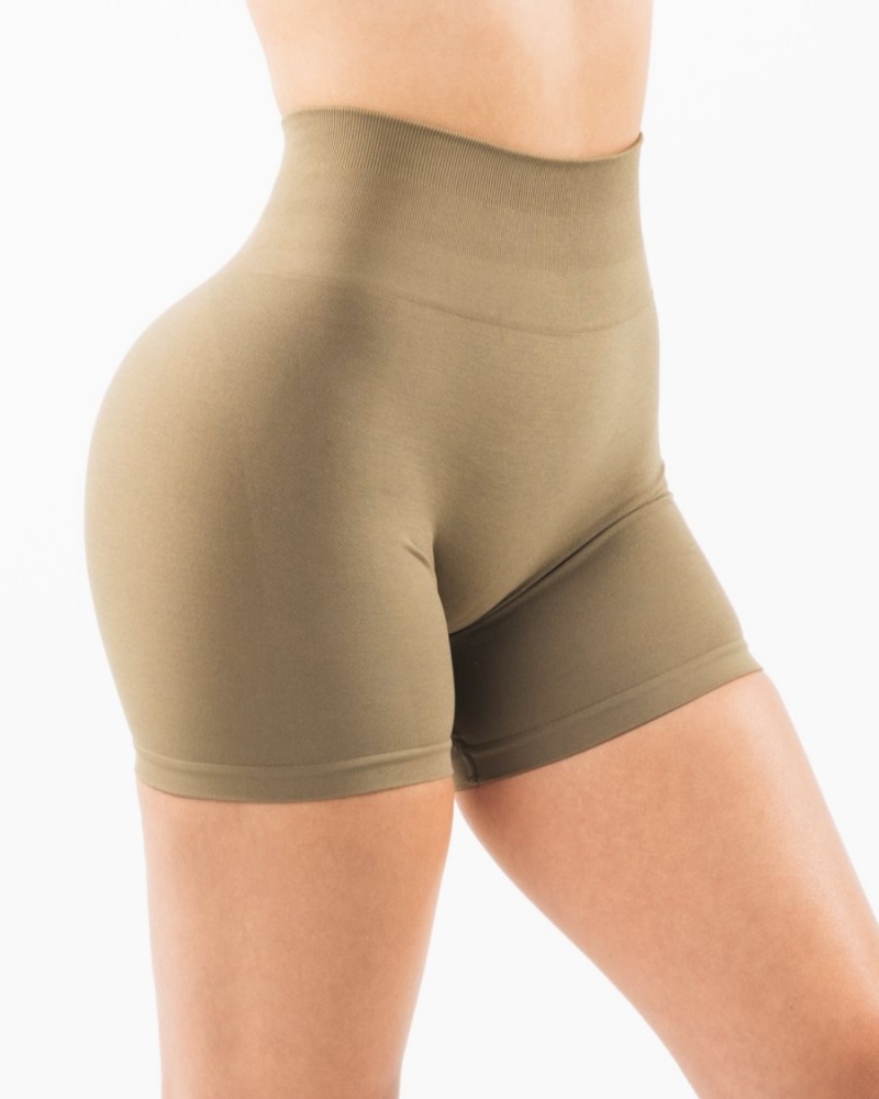 Willow Alphalete Amplify Short 4.5" Women's Shorts | 2546071-IE